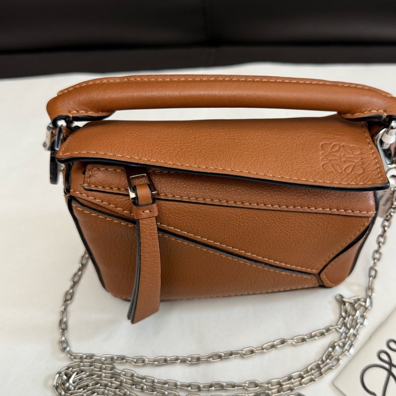 99.9新羅意威/Loewe 焦糖色puzzle nano幾何包超迷你鏈條斜挎包手提包  尺寸：12.5×8.5×5.4cm。-1