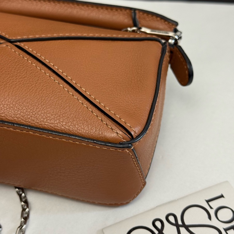 99.9新羅意威/Loewe 焦糖色puzzle nano幾何包超迷你鏈條斜挎包手提包  尺寸：12.5×8.5×5.4cm。-9