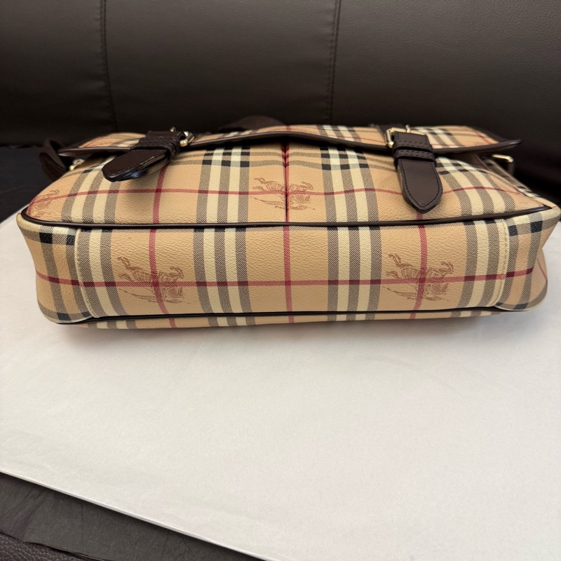 Burberry博柏利巴寶莉經典格紋郵差包單肩斜挎包。附件:塵袋-4