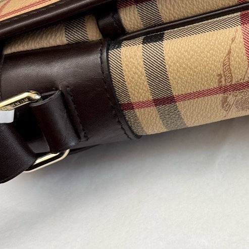 Burberry博柏利巴寶莉經典格紋郵差包單肩斜挎包。附件:塵袋-7