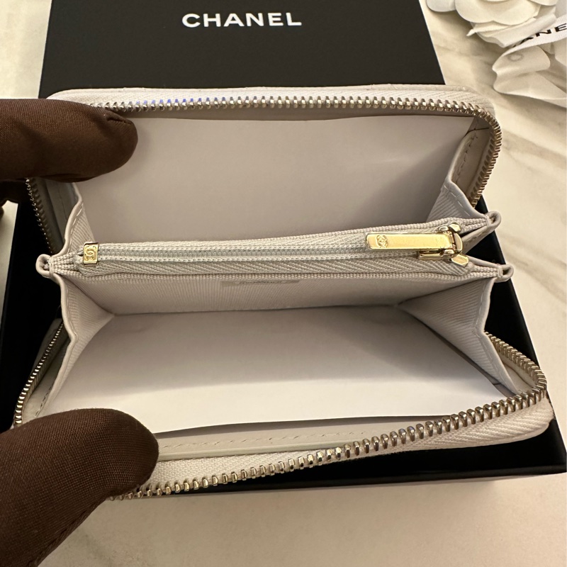 CHANEL 菱格紋荔枝紋牛皮奶茶色淡金拉鍊零錢包-4