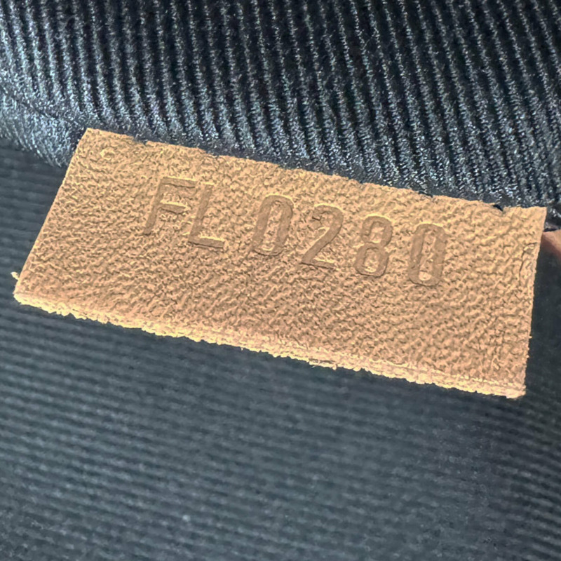 路易威登 (Louis Vuitton) LOUIS VUITTON 單肩包 Monogram Reverse Carry It 影片印花棕色 男女款 M45198 包郵 z9132-12