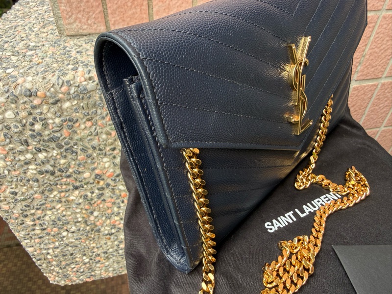 近新YSL深藍色山型紋魚子醬牛皮金鍊 大款WOC /鍊條包/斜背包 377828-1