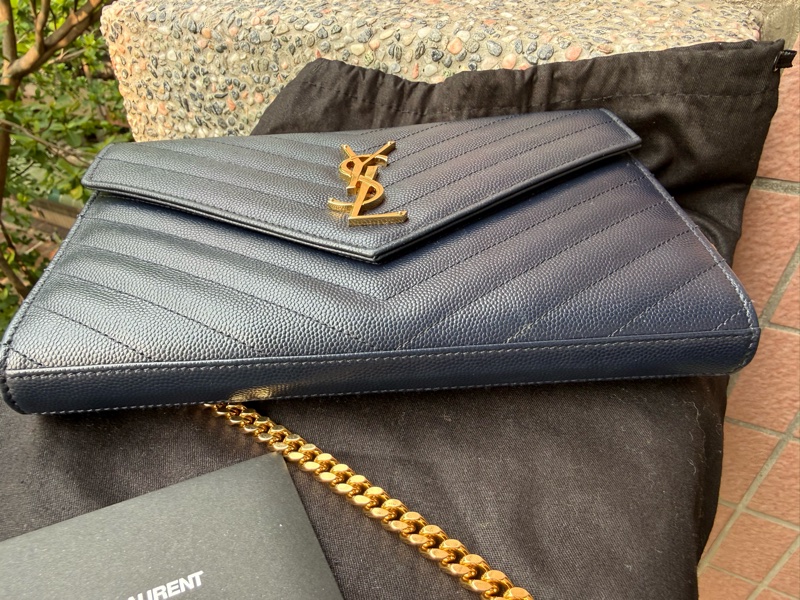 近新YSL深藍色山型紋魚子醬牛皮金鍊 大款WOC /鍊條包/斜背包 377828-5