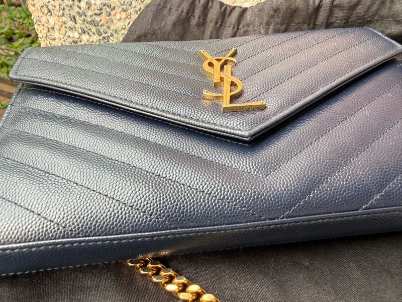 近新YSL深藍色山型紋魚子醬牛皮金鍊 大款WOC /鍊條包/斜背包 377828-8