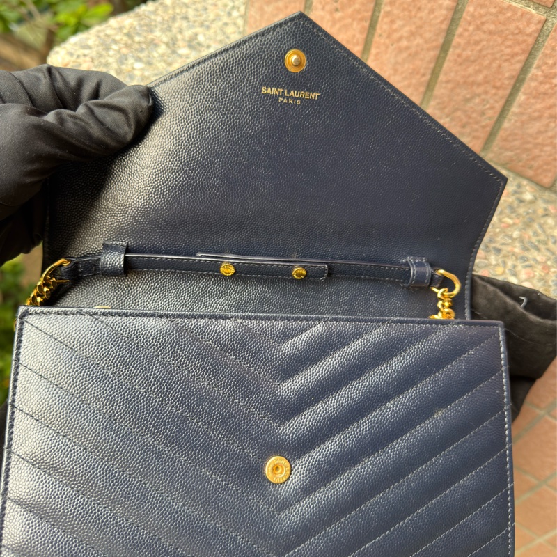 近新YSL深藍色山型紋魚子醬牛皮金鍊 大款WOC /鍊條包/斜背包 377828-9