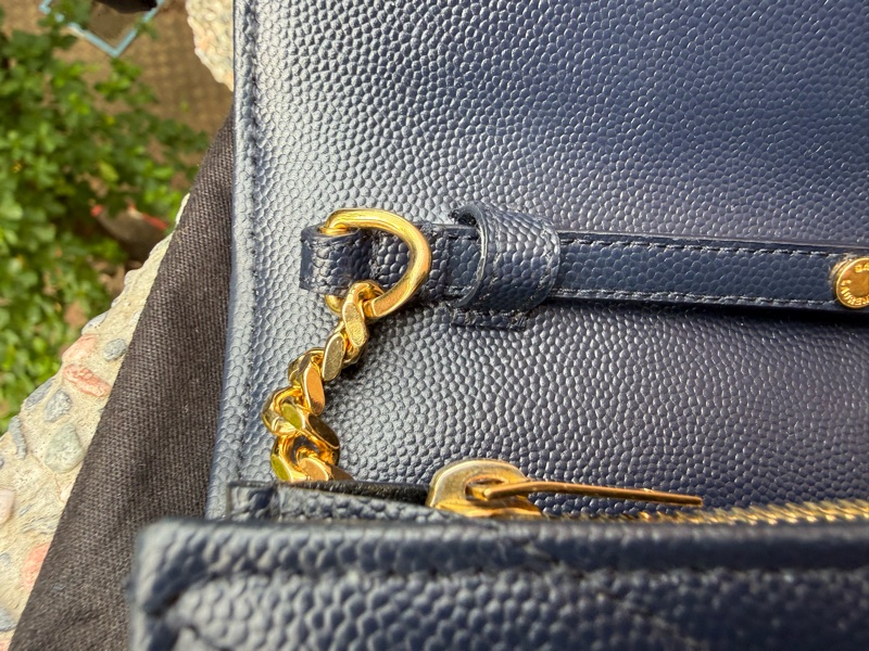 近新YSL深藍色山型紋魚子醬牛皮金鍊 大款WOC /鍊條包/斜背包 377828-16
