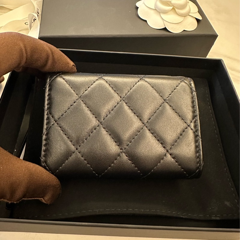 Chanel 經典小型口蓋三折短夾-1