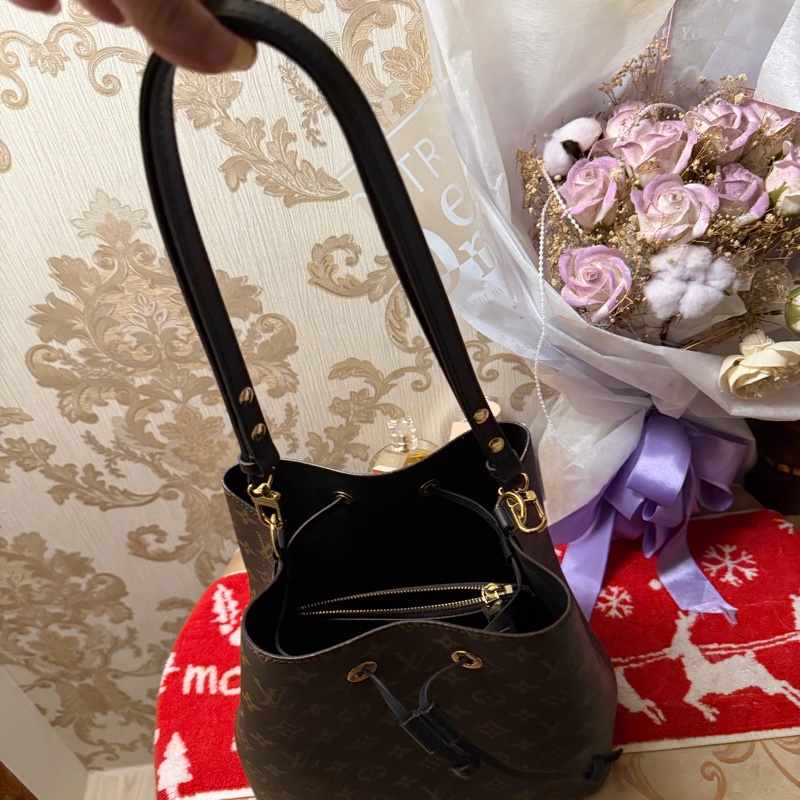 LV 晶片款 水桶包-4