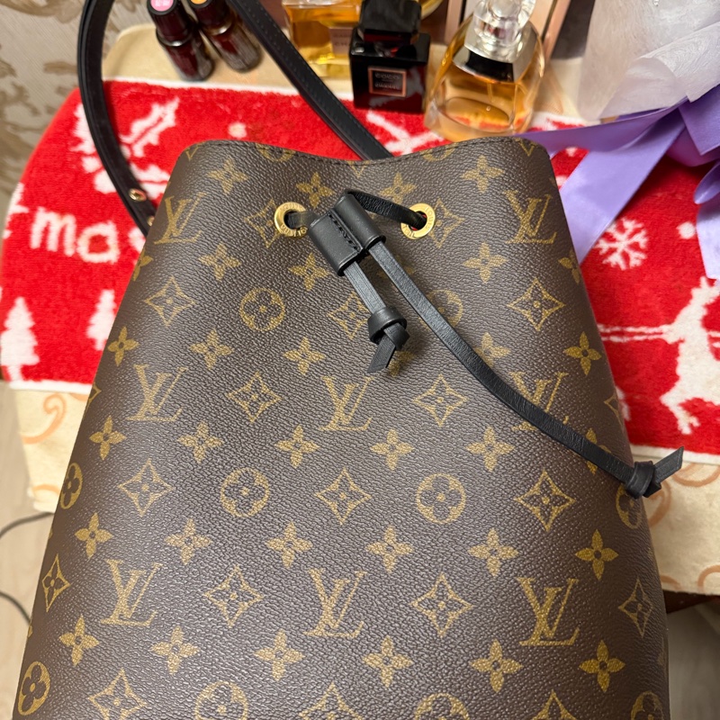 LV 晶片款 水桶包-7