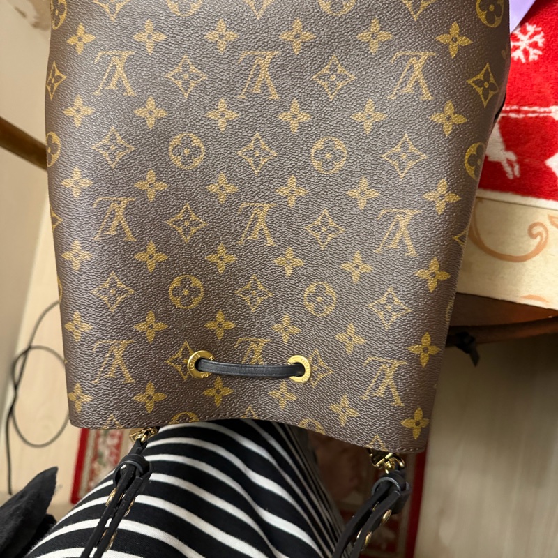 LV 晶片款 水桶包-8