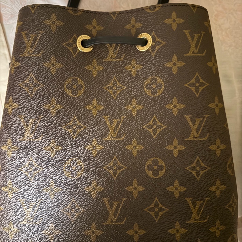 LV 晶片款 水桶包-11