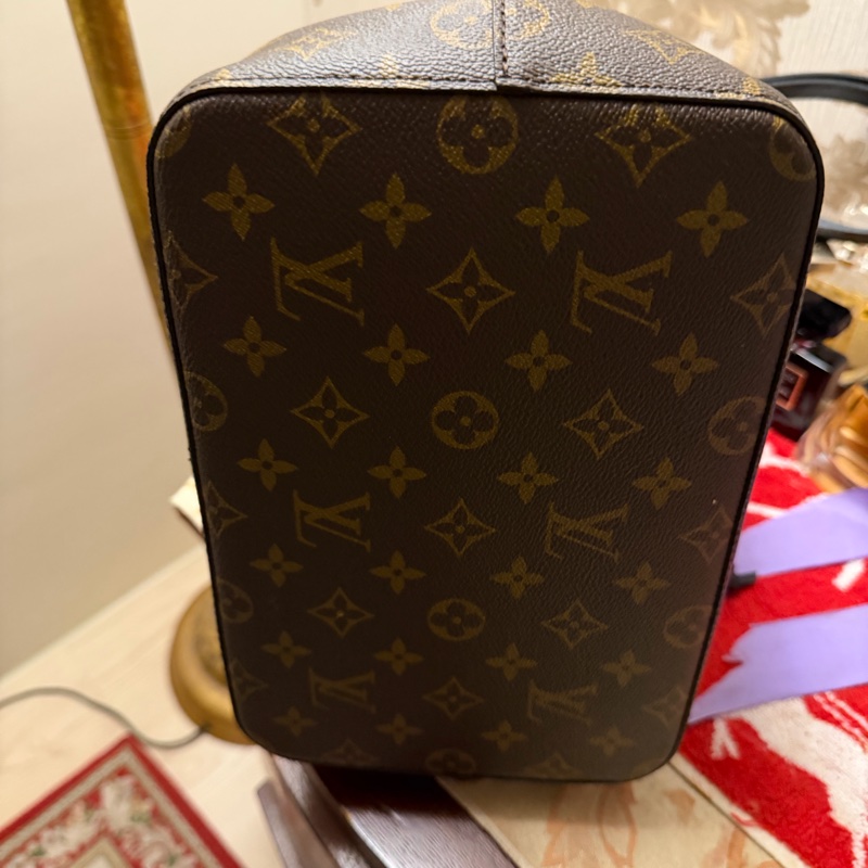 LV 晶片款 水桶包-12