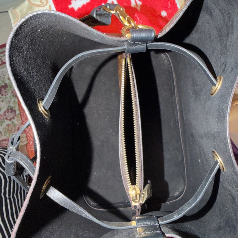 LV 晶片款 水桶包-13