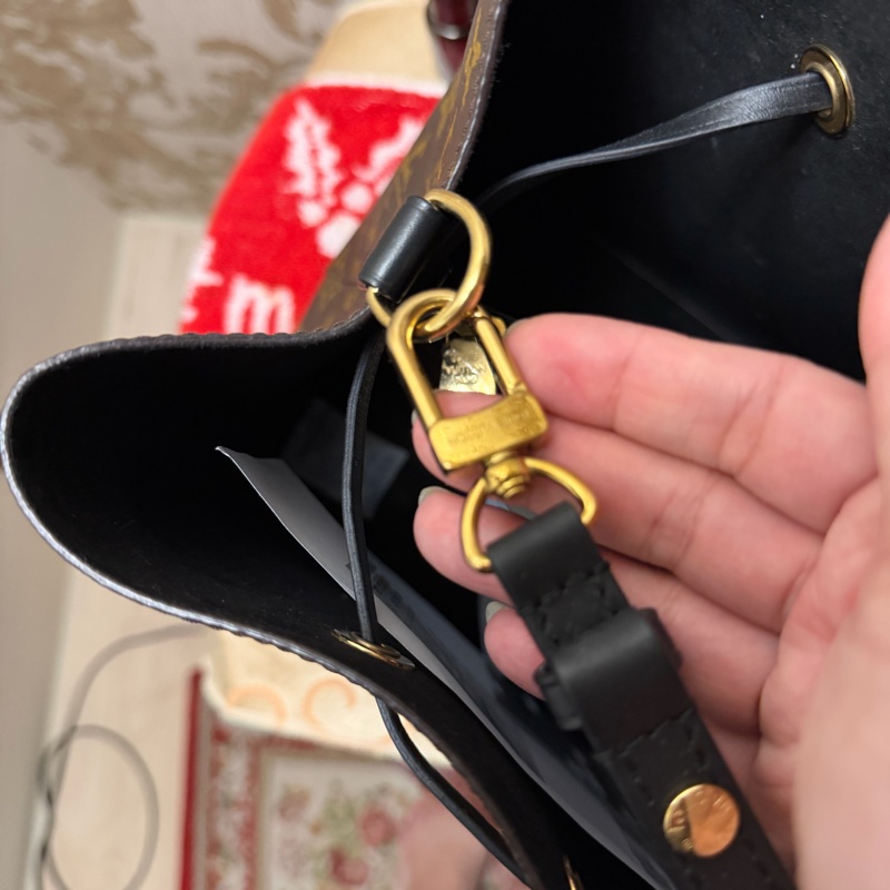 LV 晶片款 水桶包-16