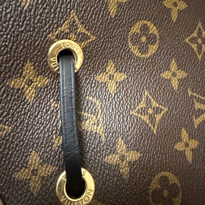 LV 晶片款 水桶包-17