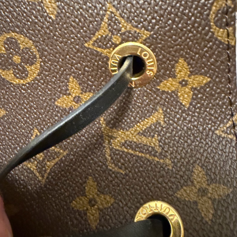 LV 晶片款 水桶包-18