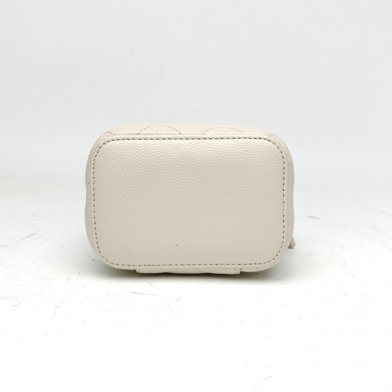 CHANEL 21S盒子化妝包無鏡子白色荔枝牛皮31開金扣-3