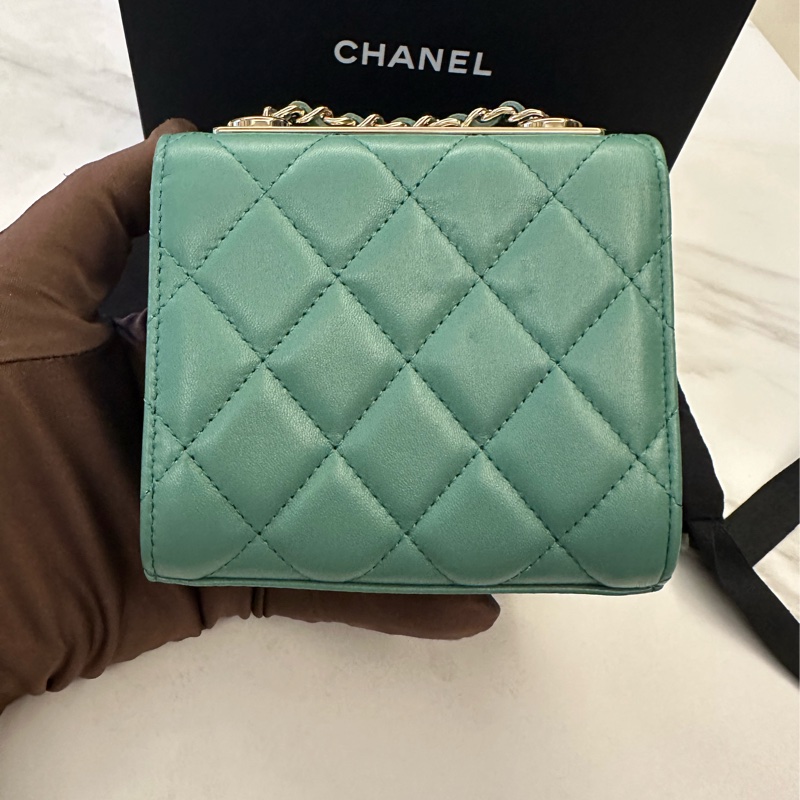 Chanel 淡金扣迷你斜背包-1