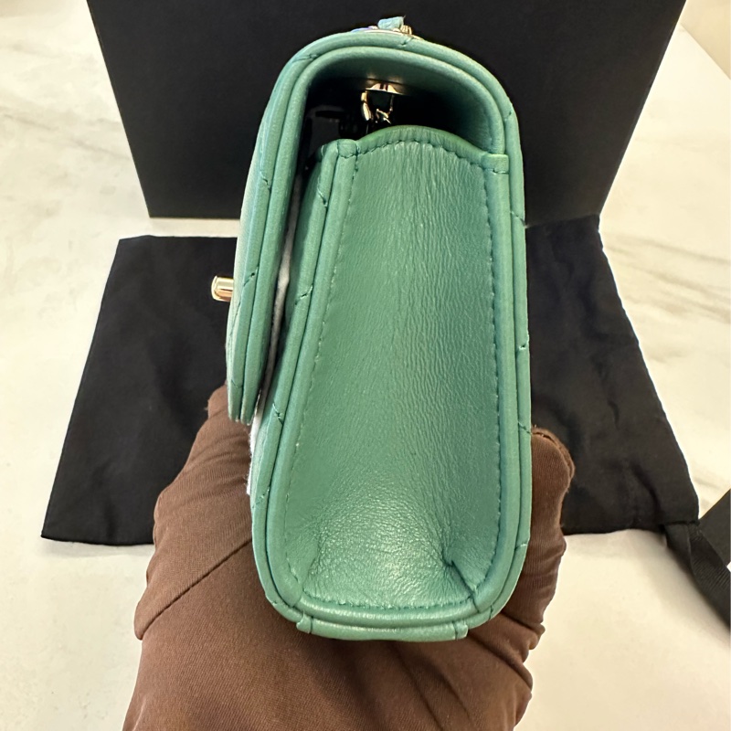 Chanel 淡金扣迷你斜背包-3