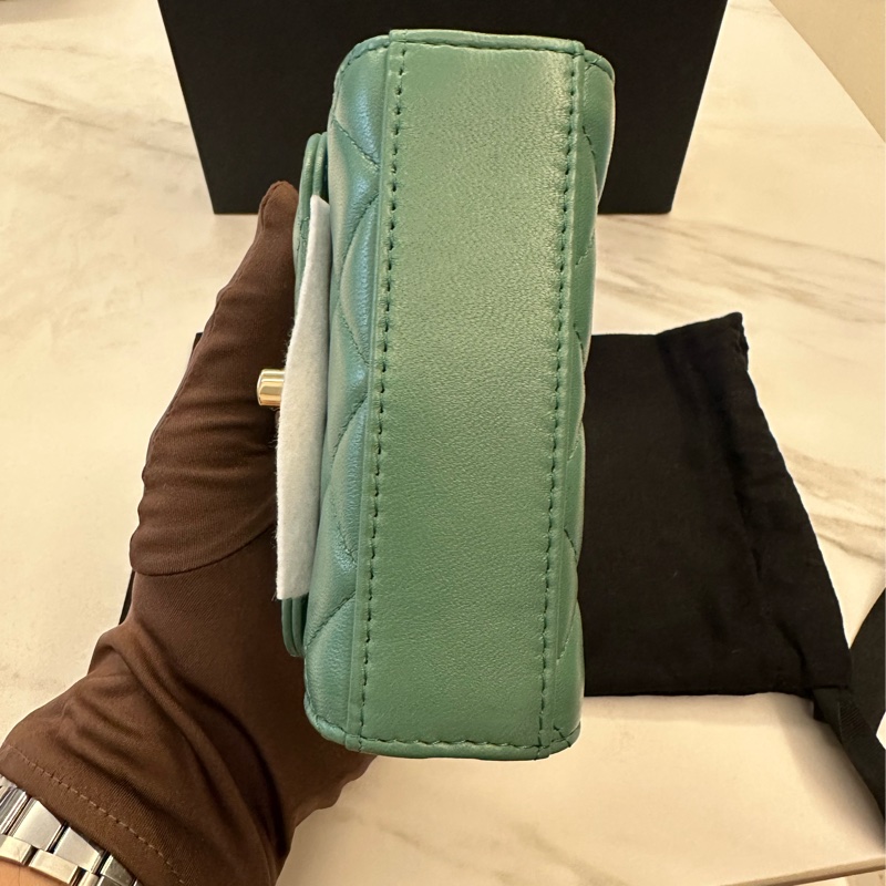 Chanel 淡金扣迷你斜背包-7