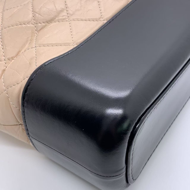 Chanel香奈兒流浪包中號米色拼黑色鏈條包-11