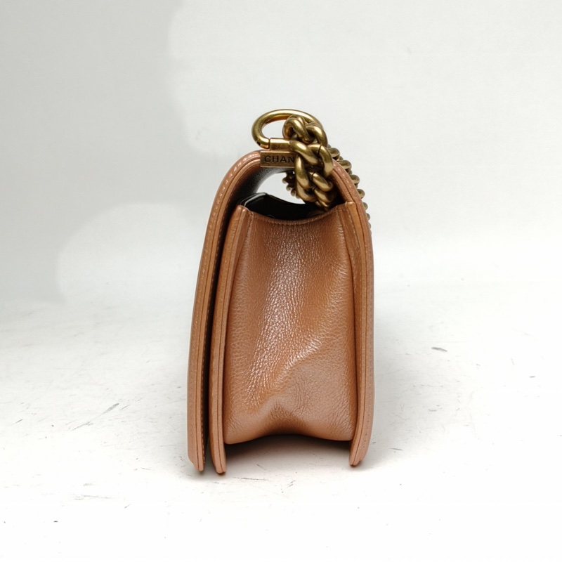 CHANEL Leboy中號珠光粉牛皮20開金扣-1