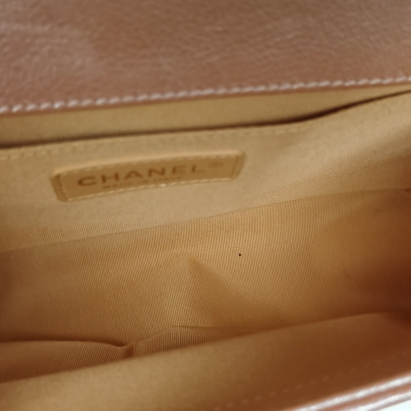 CHANEL Leboy中號珠光粉牛皮20開金扣-5