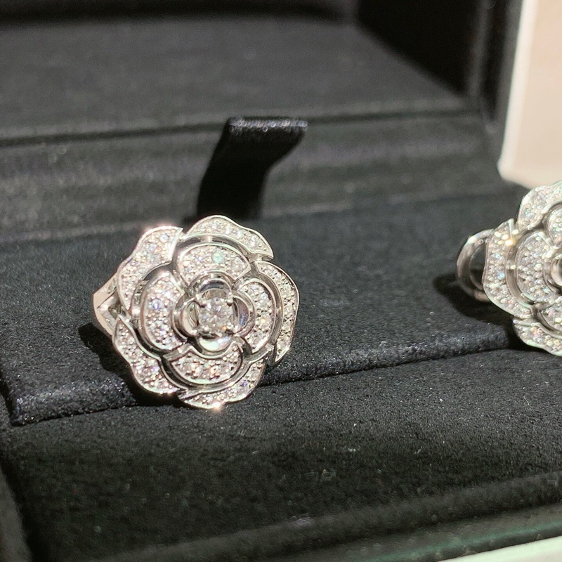 CHANEL香奈兒高級珠寶camelia山茶花白金滿鑽耳環耳釘，佩戴高貴大氣-2