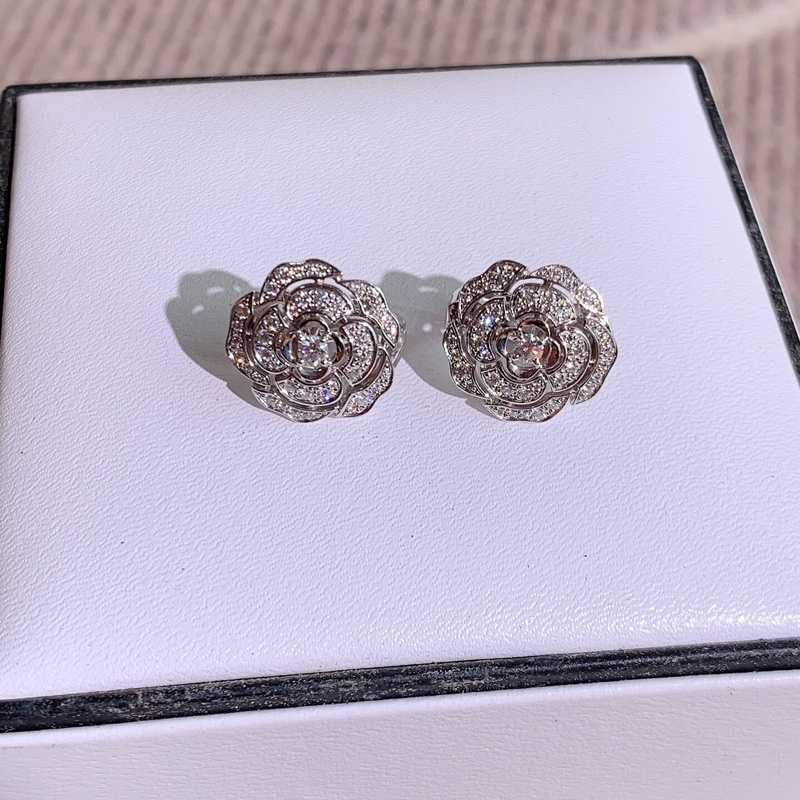 CHANEL香奈兒高級珠寶camelia山茶花白金滿鑽耳環耳釘，佩戴高貴大氣-4