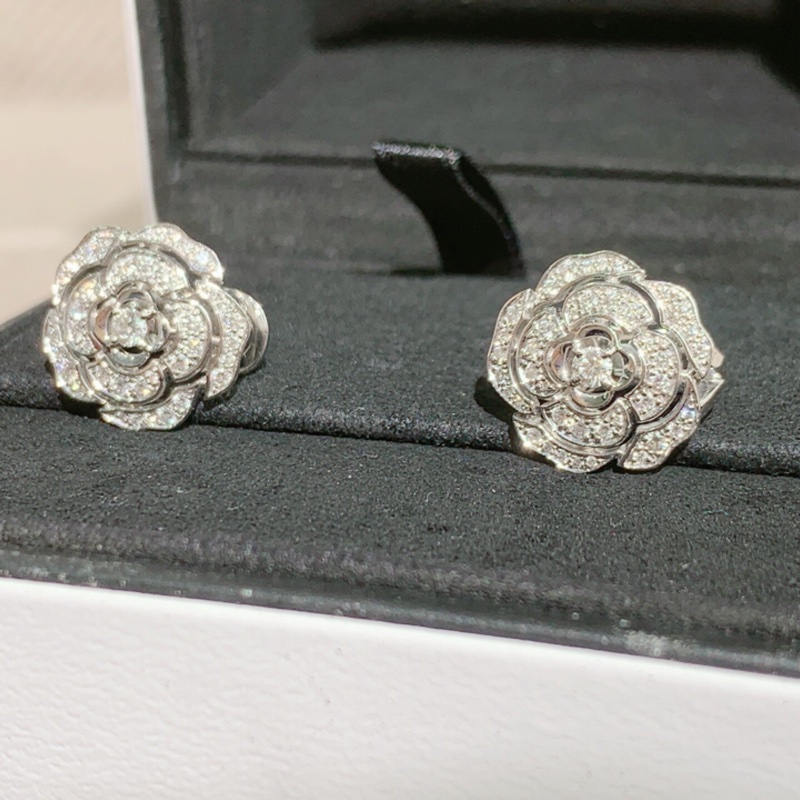 CHANEL香奈兒高級珠寶camelia山茶花白金滿鑽耳環耳釘，佩戴高貴大氣-5