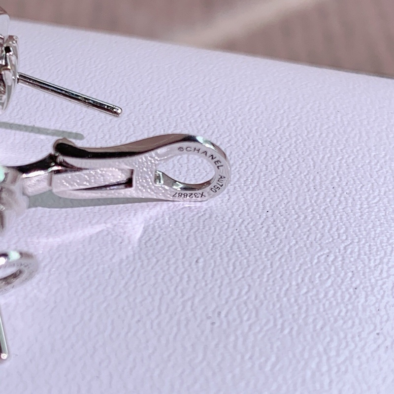 CHANEL香奈兒高級珠寶camelia山茶花白金滿鑽耳環耳釘，佩戴高貴大氣-6