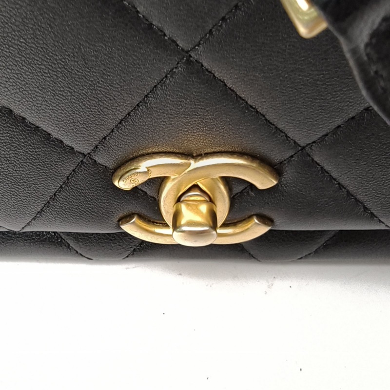 CHANEL 黑色羊皮金扣21P粗鏈條菱格紋口蓋包mini-4