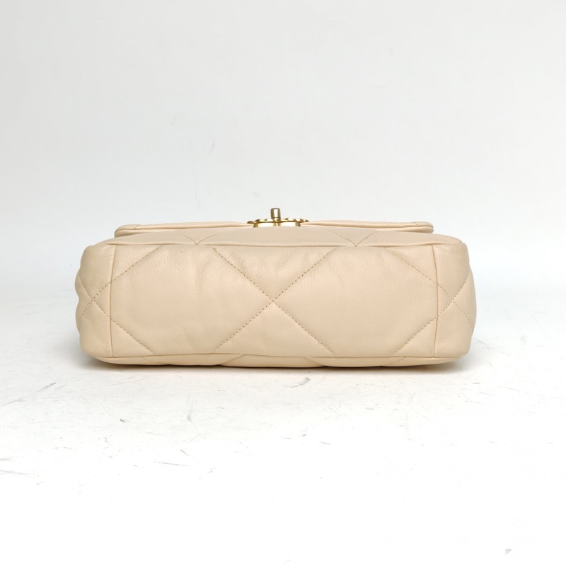 CHANEL 19BAG口蓋包小號米白色羊皮28開金銀扣-3
