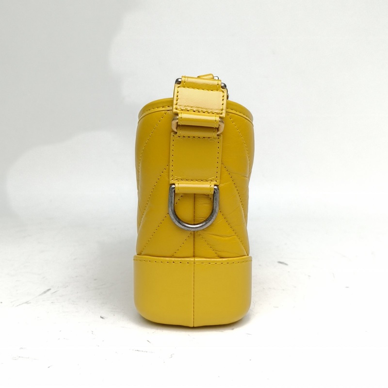 CHANEL GABRIELLE流浪小號黃色牛皮28開金銀扣V紋-1