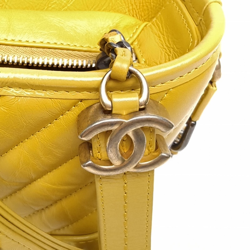 CHANEL GABRIELLE流浪小號黃色牛皮28開金銀扣V紋-4