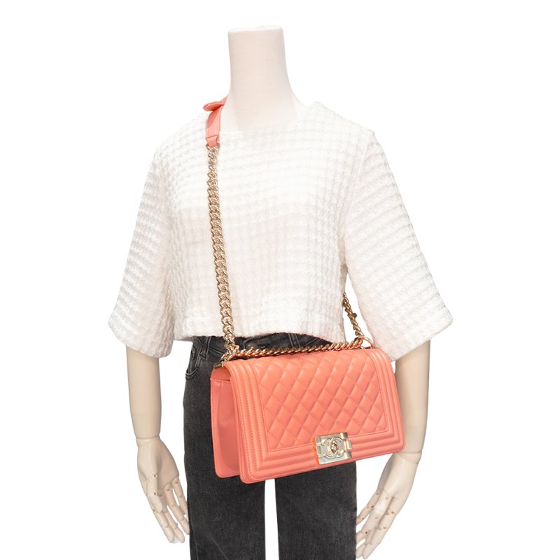 Chanel 展示品 Boy 菱格紋粒紋牛皮淡金釦斜背包-25cm(A67086-粉橘)-5