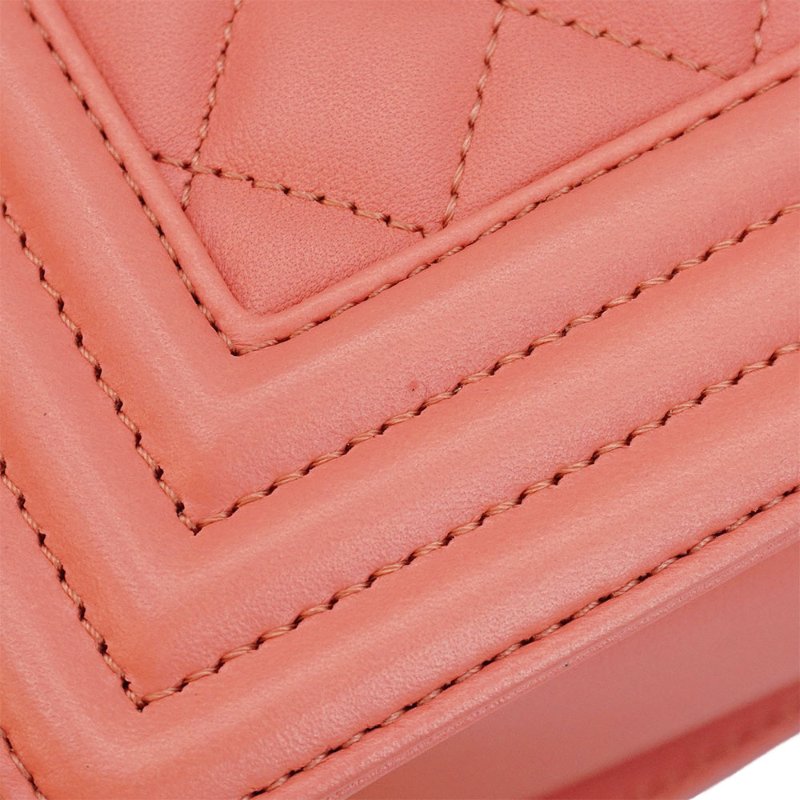 Chanel 展示品 Boy 菱格紋粒紋牛皮淡金釦斜背包-25cm(A67086-粉橘)-7