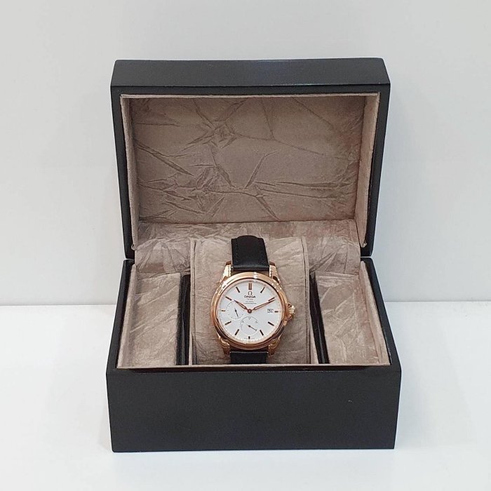 【大眾名錶】OMEGA歐米茄 4652.20.32 碟飛系列 白面 同軸擒縱 動力儲存 日期窗/動能顯示 底蓋裸空 G212-9