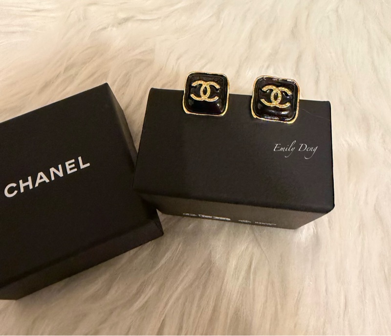 Chanel 黑色方糖耳環-1