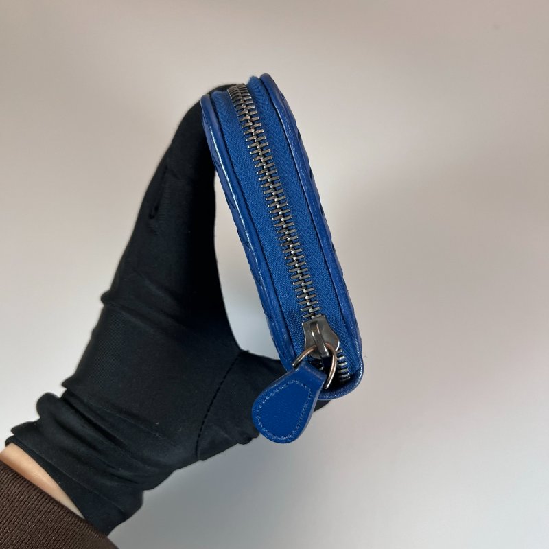 BV   藍羊皮細編織ㄇ拉長夾-2