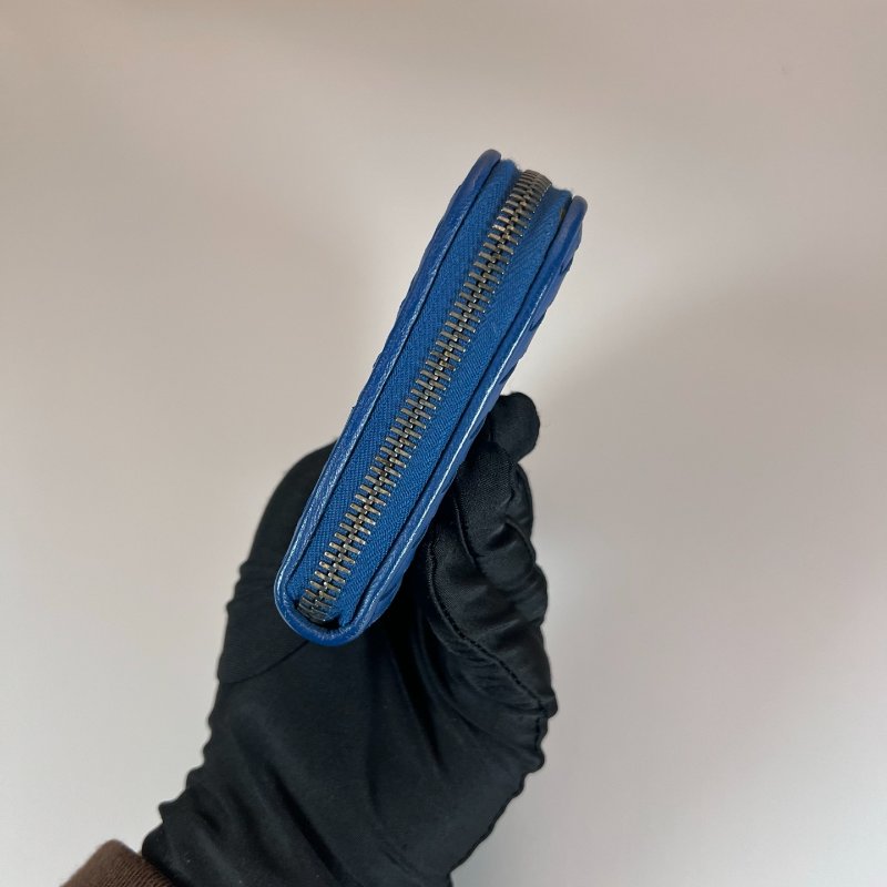 BV   藍羊皮細編織ㄇ拉長夾-3