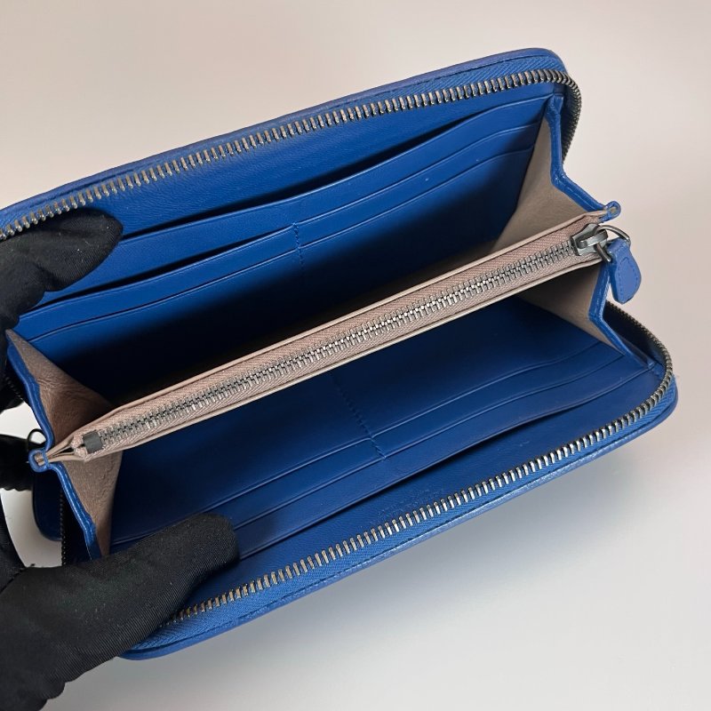 BV   藍羊皮細編織ㄇ拉長夾-4