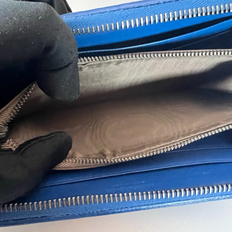 BV   藍羊皮細編織ㄇ拉長夾-5