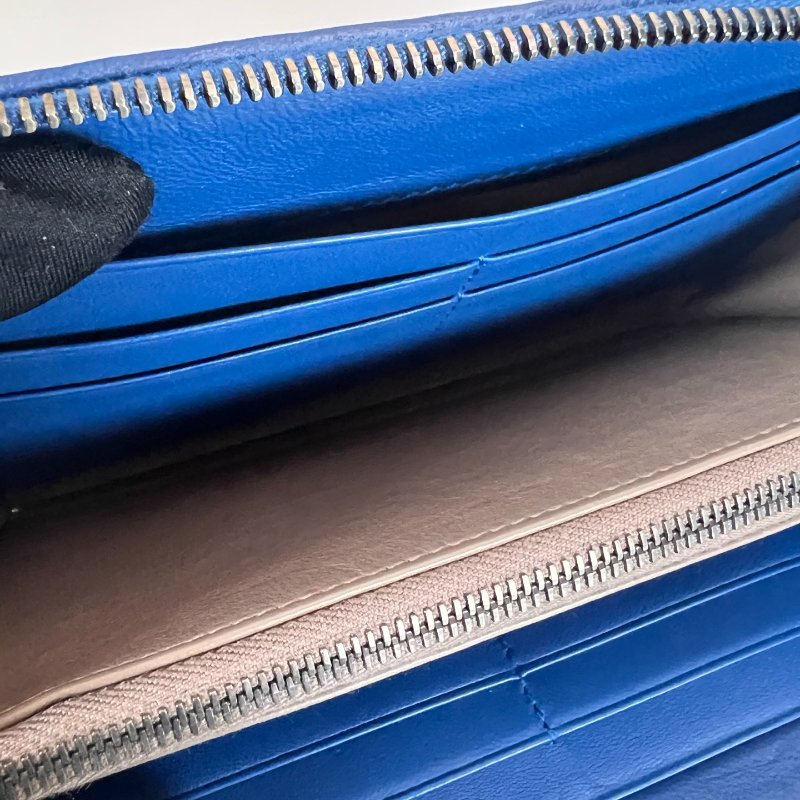 BV   藍羊皮細編織ㄇ拉長夾-7