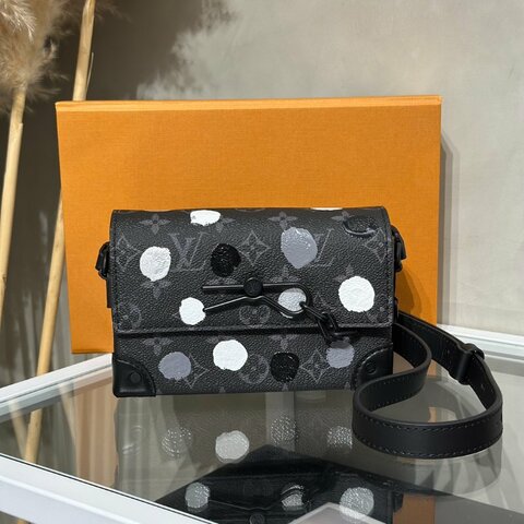 LOUIS VUITTON X 草間彌生聯名款Steamer斜背包