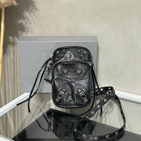 Balenciaga Le cagole斜背小包