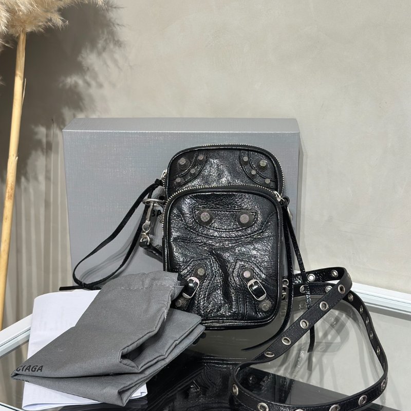 Balenciaga Le cagole斜背小包-10