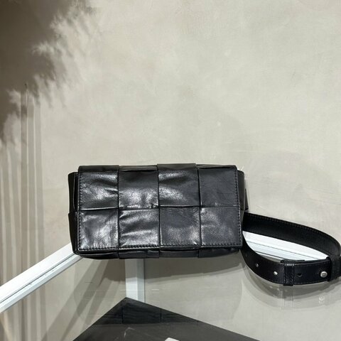 BOTTEGA VENETA Cassette經典編織包 - 8格黑