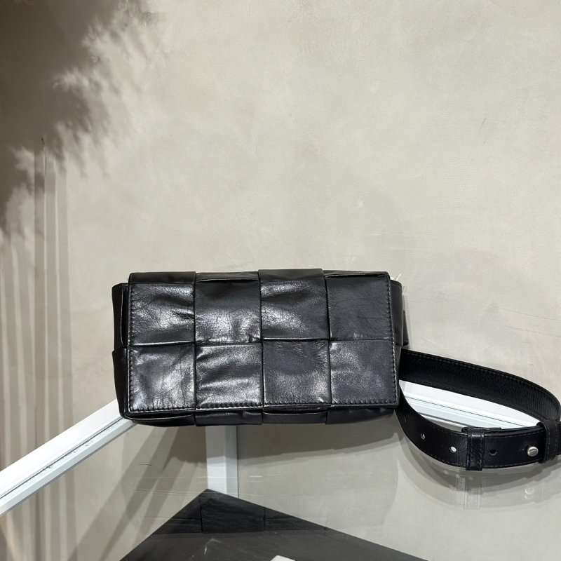 BOTTEGA VENETA Cassette經典編織包 - 8格黑-0